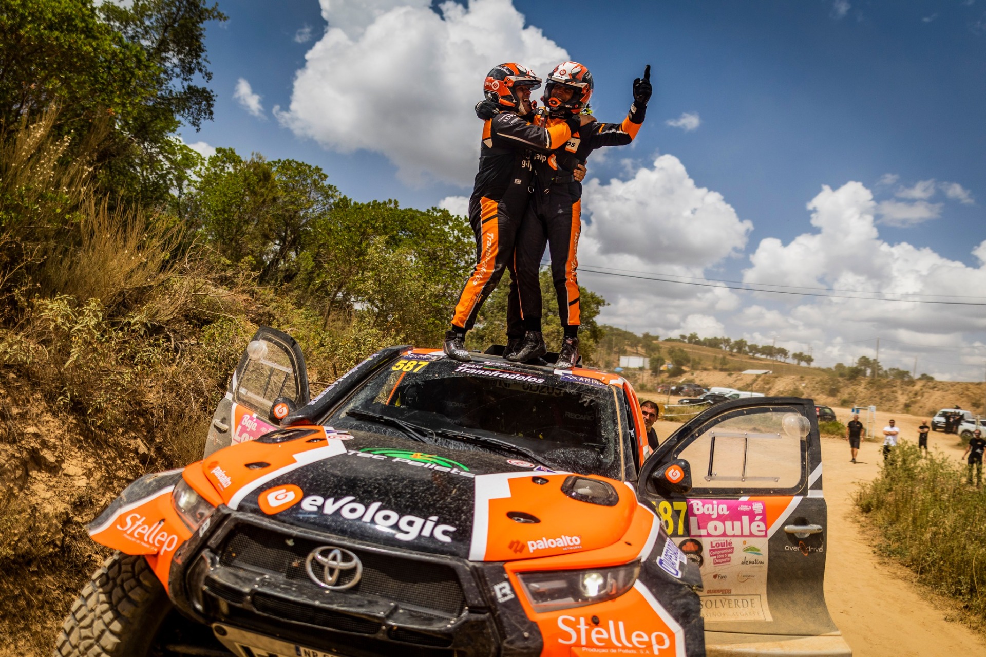 Tiago Reis / Valter Cardoso em Toyota Hilux T1 vencem a Baja de Loulé (Auto)